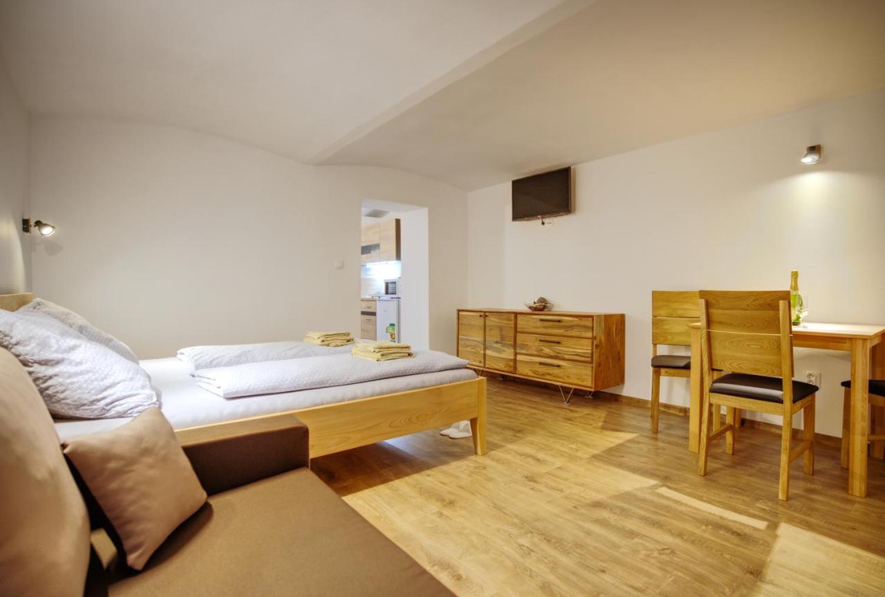 Apartmanek Mezi Kopci Apartment Jachymov Bagian luar foto